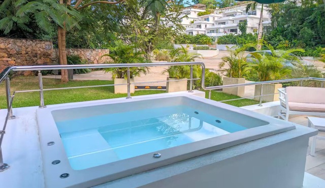 Getaway for 2 with Private Jacuzzi - 3 min Beach in Las Terrenas