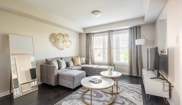 GLOBALSTAY. Modern 3 Bedroom House in Brampton. BBQ, parking. in Brampton/Canada