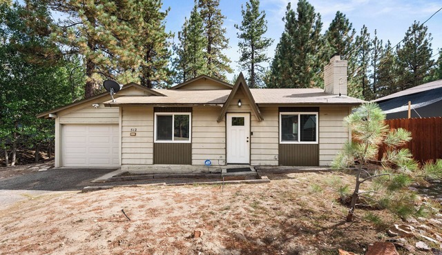 Golden Bear - Family Cabin, Mini Game Table, Fireplace, Barbecue in Big Bear City