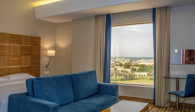 Golden Tulip Muscat