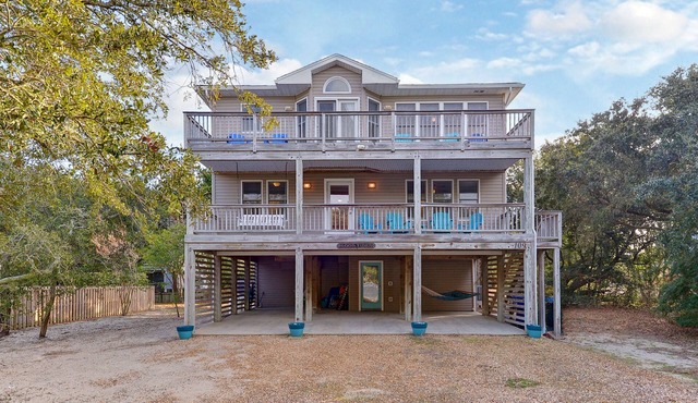 "Good Tides" Oceanside beach house with private heated pool & hot tub, Duck, NC