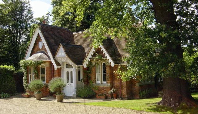 Gorgeous Country Cottage, beside Windsor Great Park & overlooking Windsor Castle