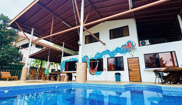 Gorgeous, LARGE, peaceful! Perfect location!