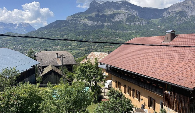 Grand Appartement Avec Très Grande Terrasse de 50m2 Dans 1 Village Haut-savoyard in Passy