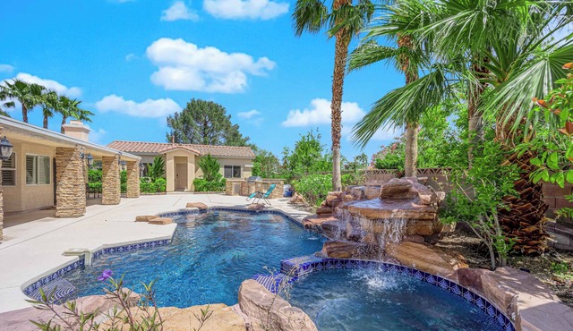 Guest House #A Poolside Oasis King Bed, BBQ, Basketball, Mini Golf & Pool in Las Vegas