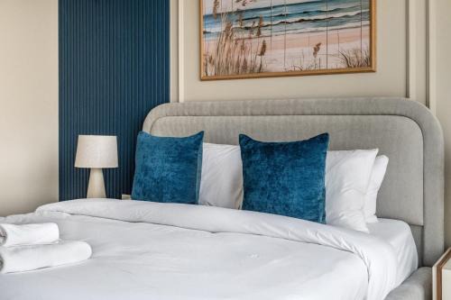 GuestReady - BurjKhalifa & Canal Views|2BR + Maids