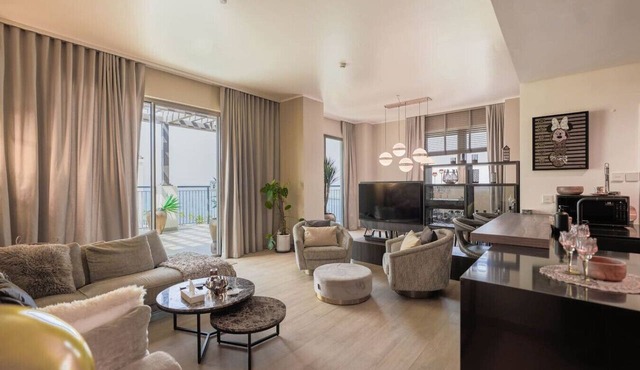 HAVN - Top floor 2 bedroom with Sea and Pool View