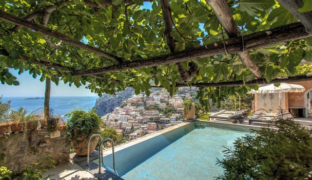 Historic Luxury Villa with Private Pool, Sea Views – Walk to Positano