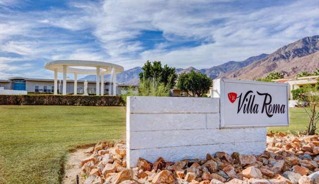 Historic Mid Century Modern Villa Roma 2-bedroom South Palm Springs in Palm Springs