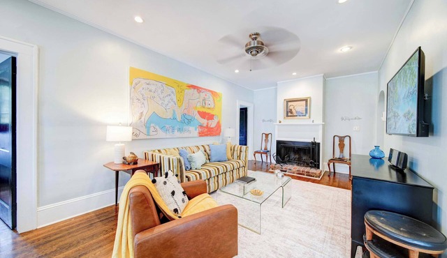 Historic Myers Park 2BR Condo with Free Parking Near Uptown in Charlotte