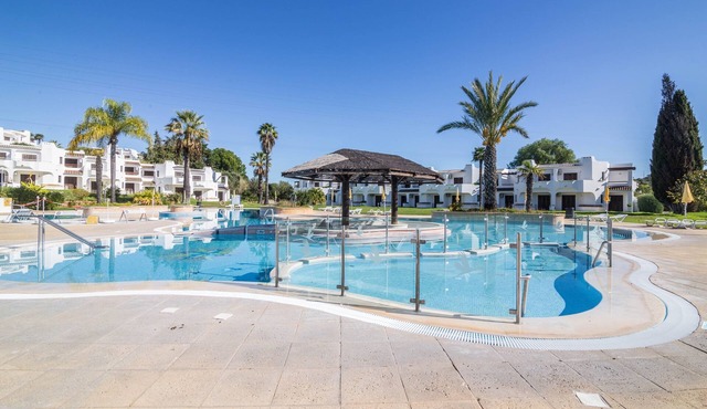Holiday Apartment in Albufeira resort with Self Check-in, Wi-Fi, Terrace & Shared Pools in Albufeira