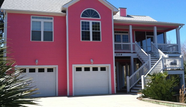 Home with golf cart,community pool,easy access,Spinnakers Reach community