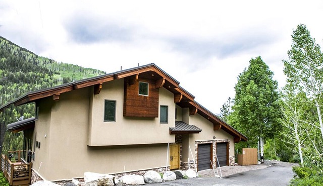 Honeycomb View by Cottonwood Lodging in Brighton