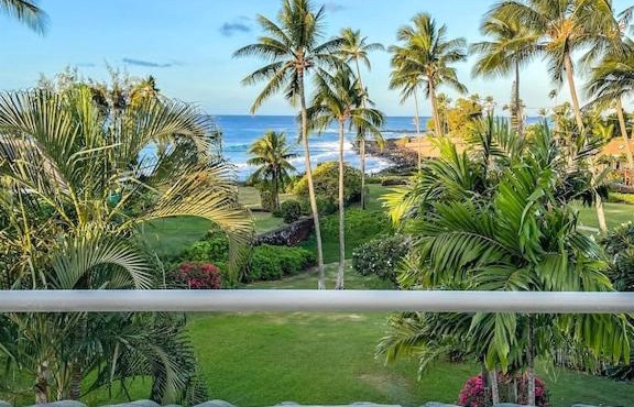 Honu He'e Nalu - The Surfing Turtle - Ocean & Beachfront! Stunning Views! in Koloa