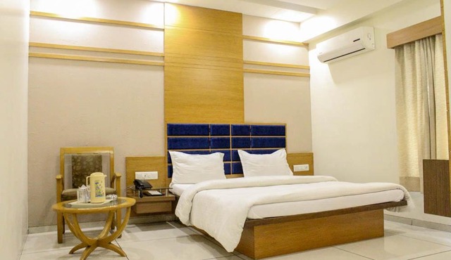 Hotel Apex Inn in Vapi