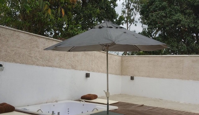 House with a large green area. Featuring a spa and gourmet area. in Vale do Palmital Esmeraldas