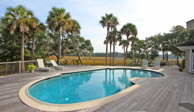 Huge 4 Bedroom Home - Private Pool & Spectacular Views