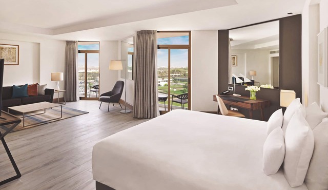 JA Beach Hotel, Dubai