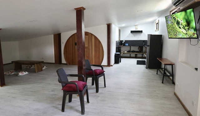 Japanese Loft w/Smart TV, A/C, Full Kitchen+Pool