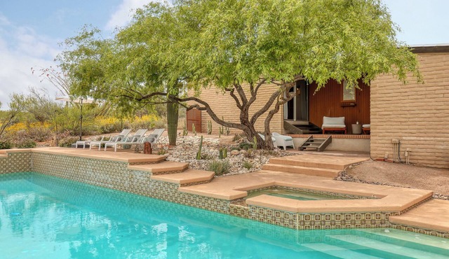 Javelina House Mid-Century Desert Oasis with optional heated pool in Tucson