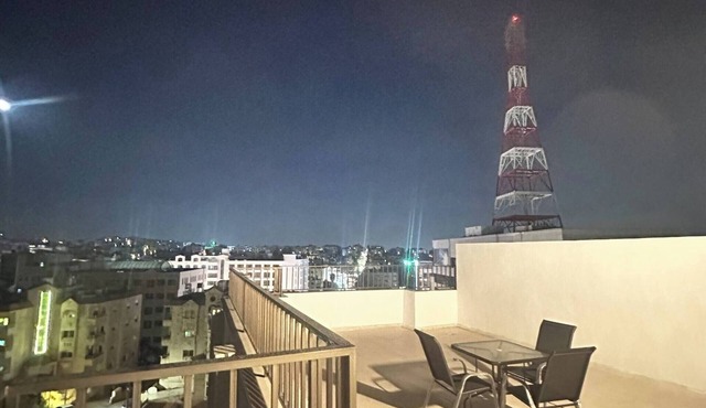 JRE Cozy Rooftop Near Al Services 24