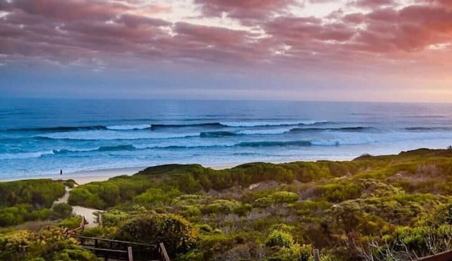 Just a short walk from the beach, relax in "Sunset Shores" in Wilderness
