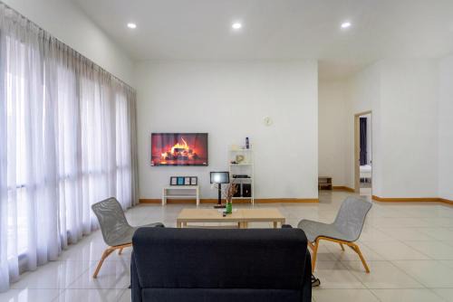Karaoke Party Penthouse at KL Gateway by Cobnb in Kuala Lumpur