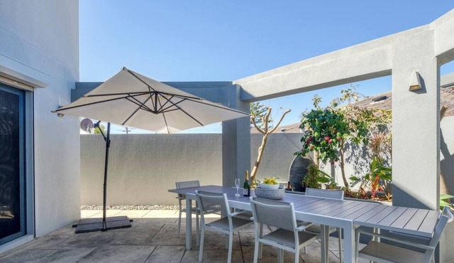 Karrinyup Villa Lush Indoor Outdoor Living in Karrinyup