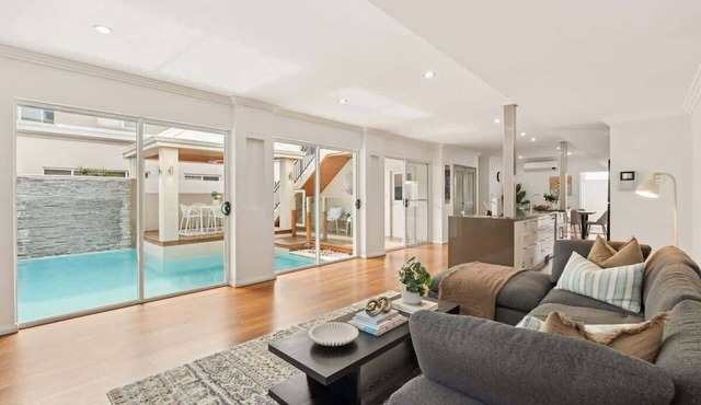 Kids Playroom | Walk to the Beach & Harbour | Pool in Hillarys
