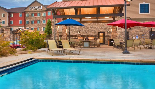 King Suite | Heated Pool & Hot Tub. Free Breakfast Buffet. Near Jordan Landing! in Midvale