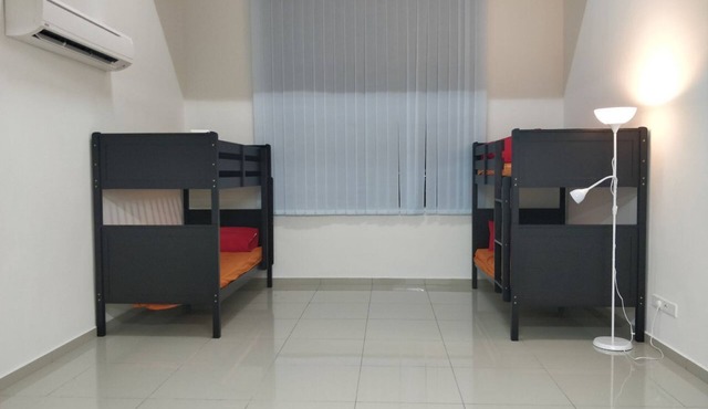 KJ Group Space (Air Conditioned, Connects to Airport, Fast WiFi, Near Amenities) in Kelana Jaya