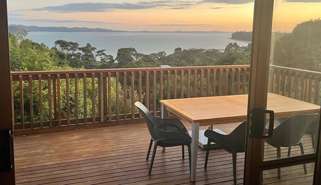 La Cachette is a charming Kiwi bach in native bush with stunning harbour views. in Manukau Heads