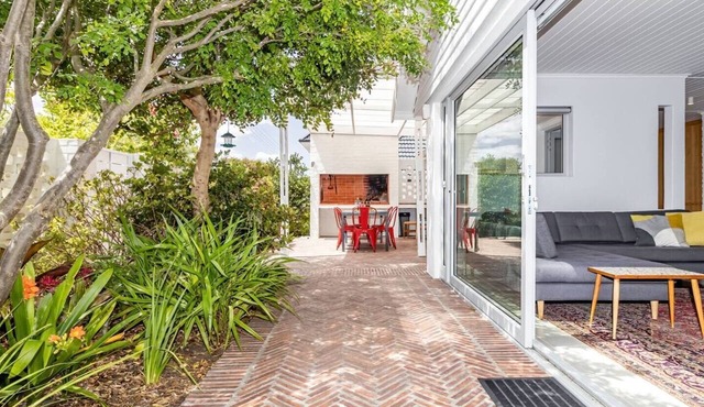 Ladybird | Designer Cottage near Grotto Beach in Hermanus