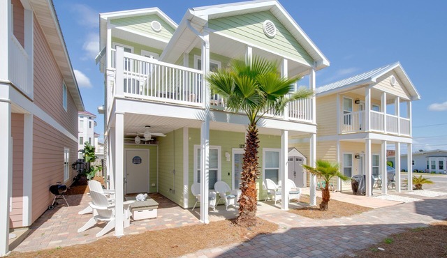 Laguna Beach PCB 5/3, STEPS TO THE BEACH-5 STAR RENTAL- CONVENIENT TO EVERYTHING in PANAMA CITY BEACH
