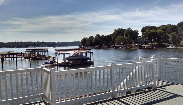 Lake Front Home With Beautiful Veiw And Deep Water in Troutman