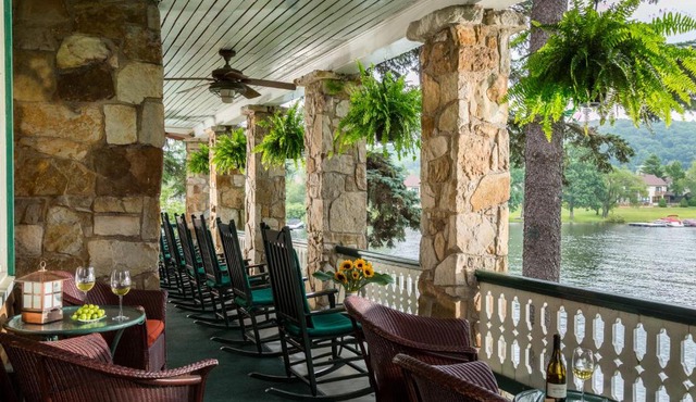 Lake Pointe Inn in McHenry