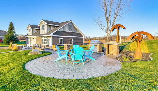Lakefront Gem: Grills & Fire Pit in Dent in Dent