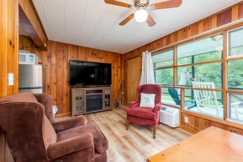 Lakeside Delight - Unit 302 in Flat Rock