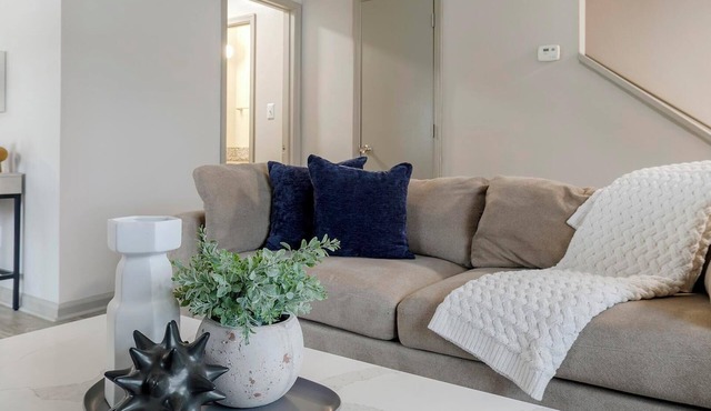 Landing | Beautiful 2BD, Tennis Court, Pool in Raleigh