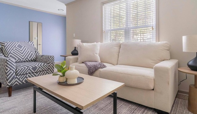 Landing | Spectacular 2BD, Pool, Gym in Raleigh