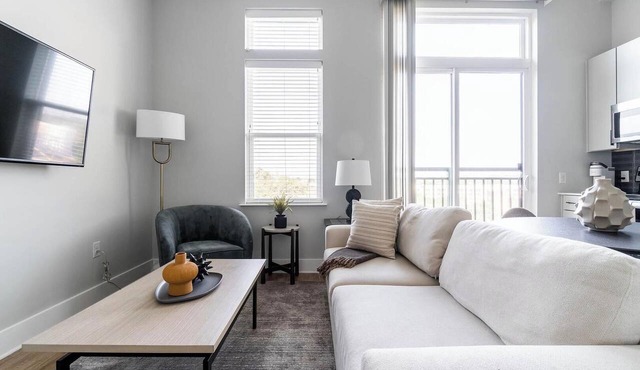 Landing | Stunning Studio, Pool, Courtyard in Durham
