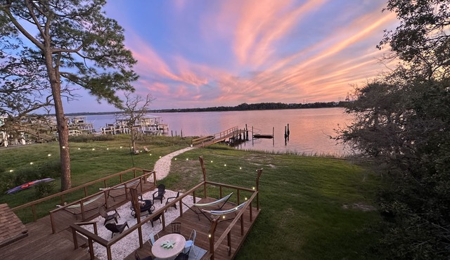 🌅LARGE Luxury Riverfront Dock Retreat🎣Peaceful Dolphins🐬LONGER STAYS🌴2 KINGS👑 in Jacksonville