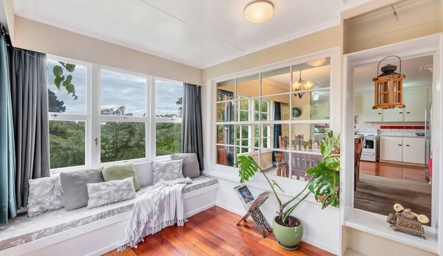 Leafy, quiet, rustic but so convenient. Close to CBD, beaches and forest.n
