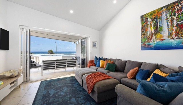Lennox Head Waves Beachfront Penthouse in Lennox Head