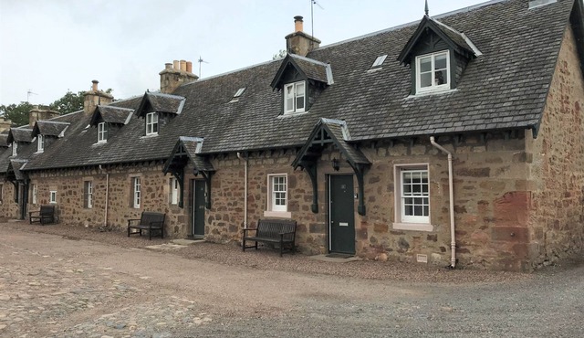 Lime Cottage - a charming traditional stone cottage with 2 bedrooms located within the grounds of Ar in Gorebridge