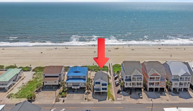 Living Beach 4, Pet Friendly, Oceanfront House in Cherry Grove with Hot Tub