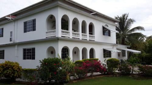 Lorenton Hideaway in Lucea