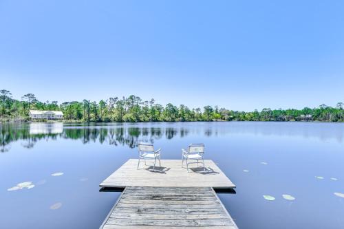 Lovely Carrabelle Home w/Lake Views & Pool Access in Carrabelle