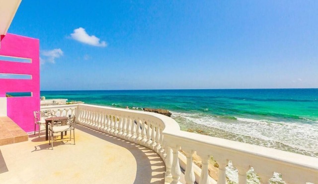 Lovely suite with ocean view balcony in Isla Mujeres