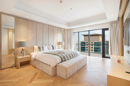 Luxe 4BR Penthouse with Private Pool and Gym